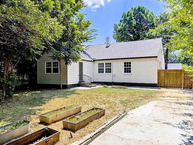 2144 Alameda Ave — Photo 3