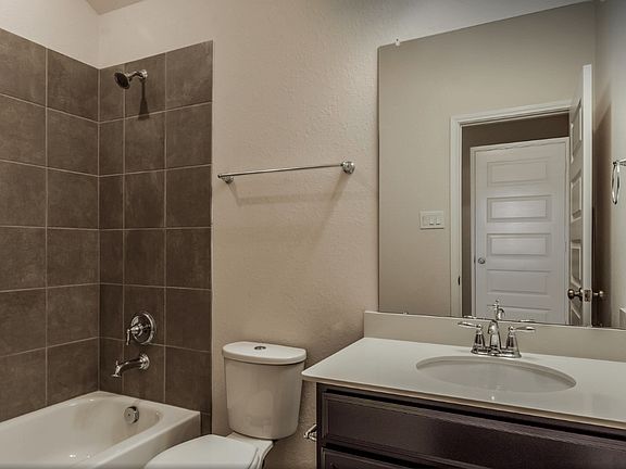Secondary Bath from a Spec home in Houston community.