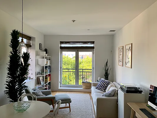 Rented by Corcoran | media 27