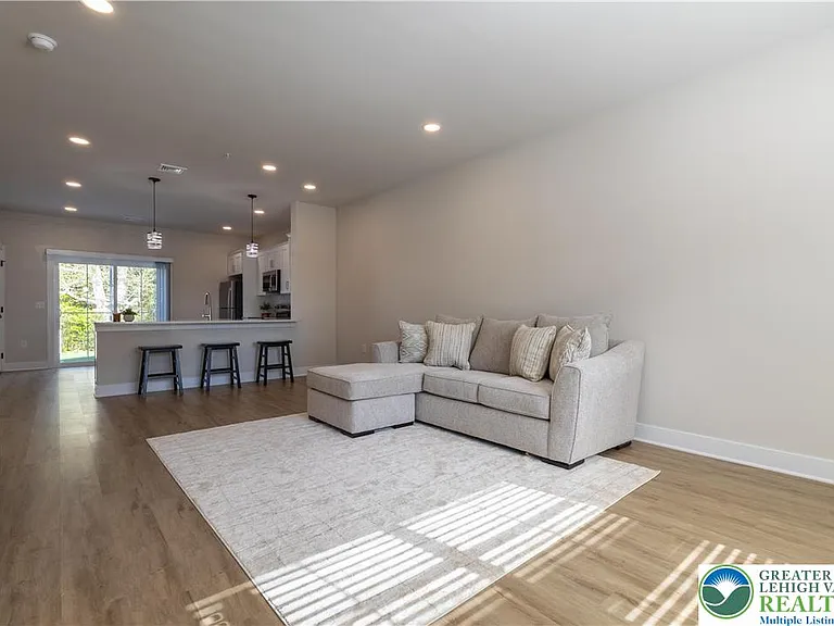 1411 Greenview Dr #24 — Photo 6