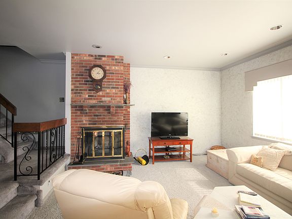 3rd image of 840 Centennial Sq N