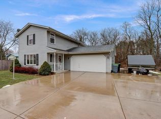 6424 N Tichigan Rd, Waterford, WI 53185