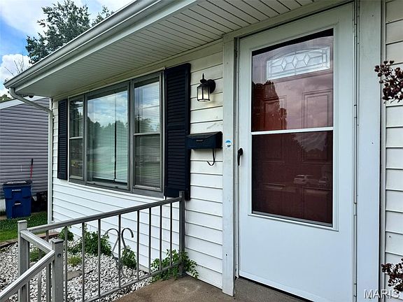 3rd image of 2516 Center Ave