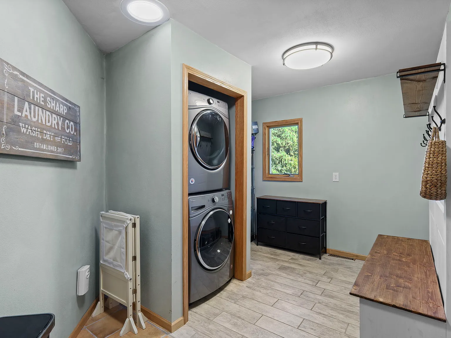 4 bed, 3.5 bath, 2900 sqft, $3,500 — Photo 2