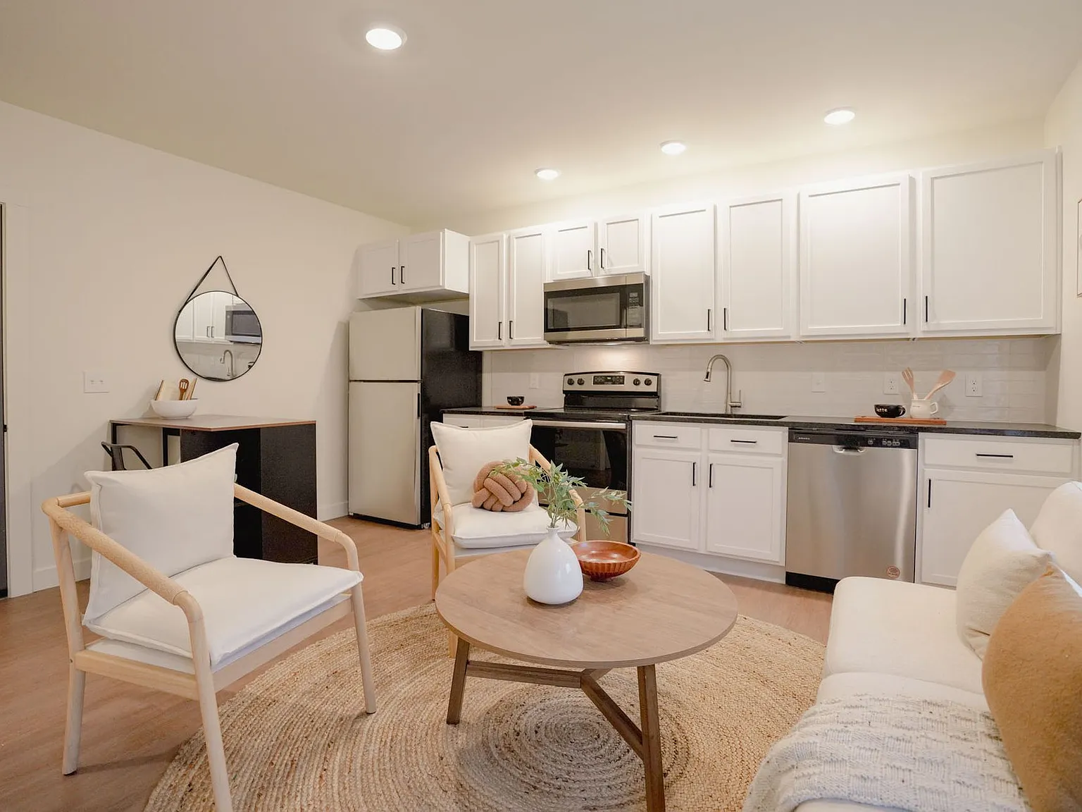 476 Taylor Apartments — Photo 4