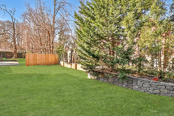 Sold by Trebach Realty | media 3