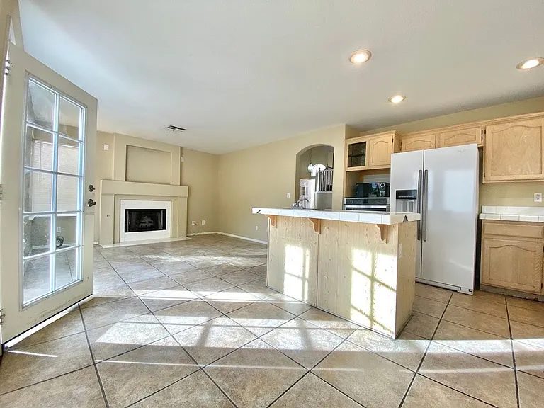8009 Dover Shores Ave — Photo 10