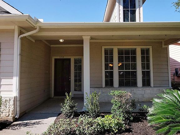 4th image of 1210 Autumn Village Dr
