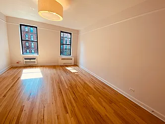 Rented by Metropolis Real Estate of Manhattan