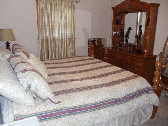 4th image of 2840 Wayside Dr W