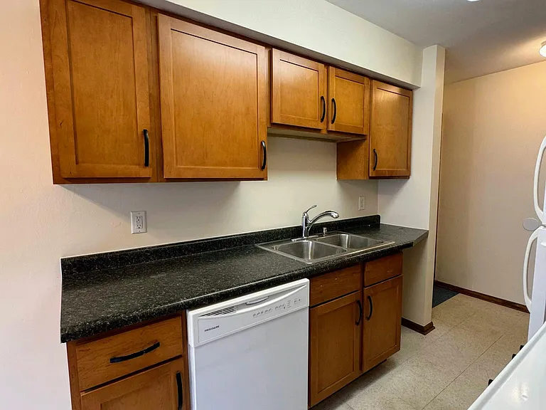 1010 15th Ave SE #304 — Photo 4