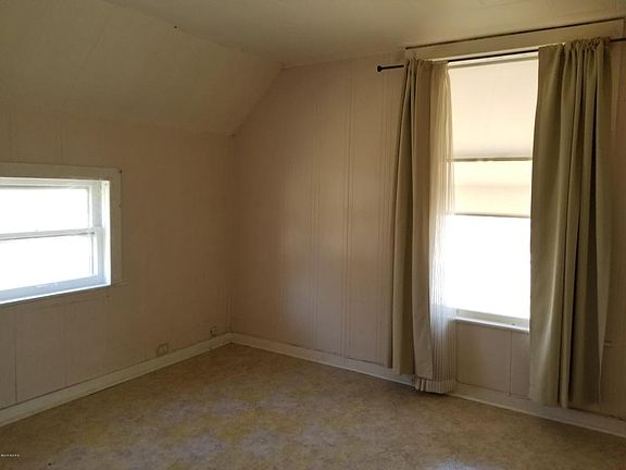 2nd image of 900 Fountain St NE