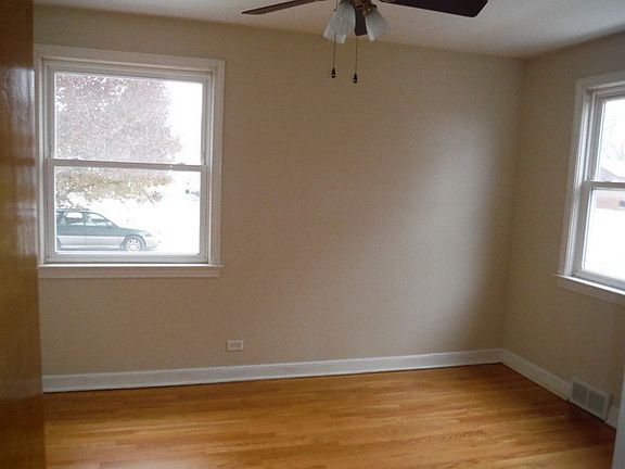 4th image of 9927 Drury Ln
