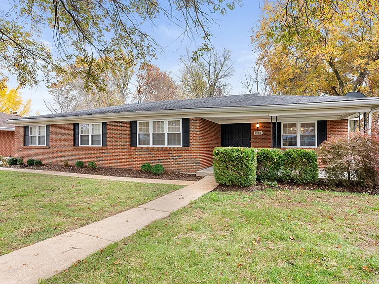 1000 Providence Rd — Photo 1
