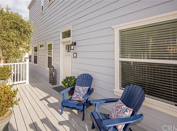 Front entrance and seating area.