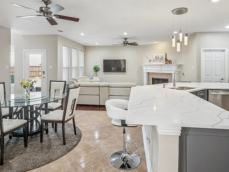 8812 Bluffcreek Ln — Photo 6