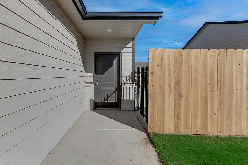 3 bed, 1200 sqft, $1,550 — Photo 3