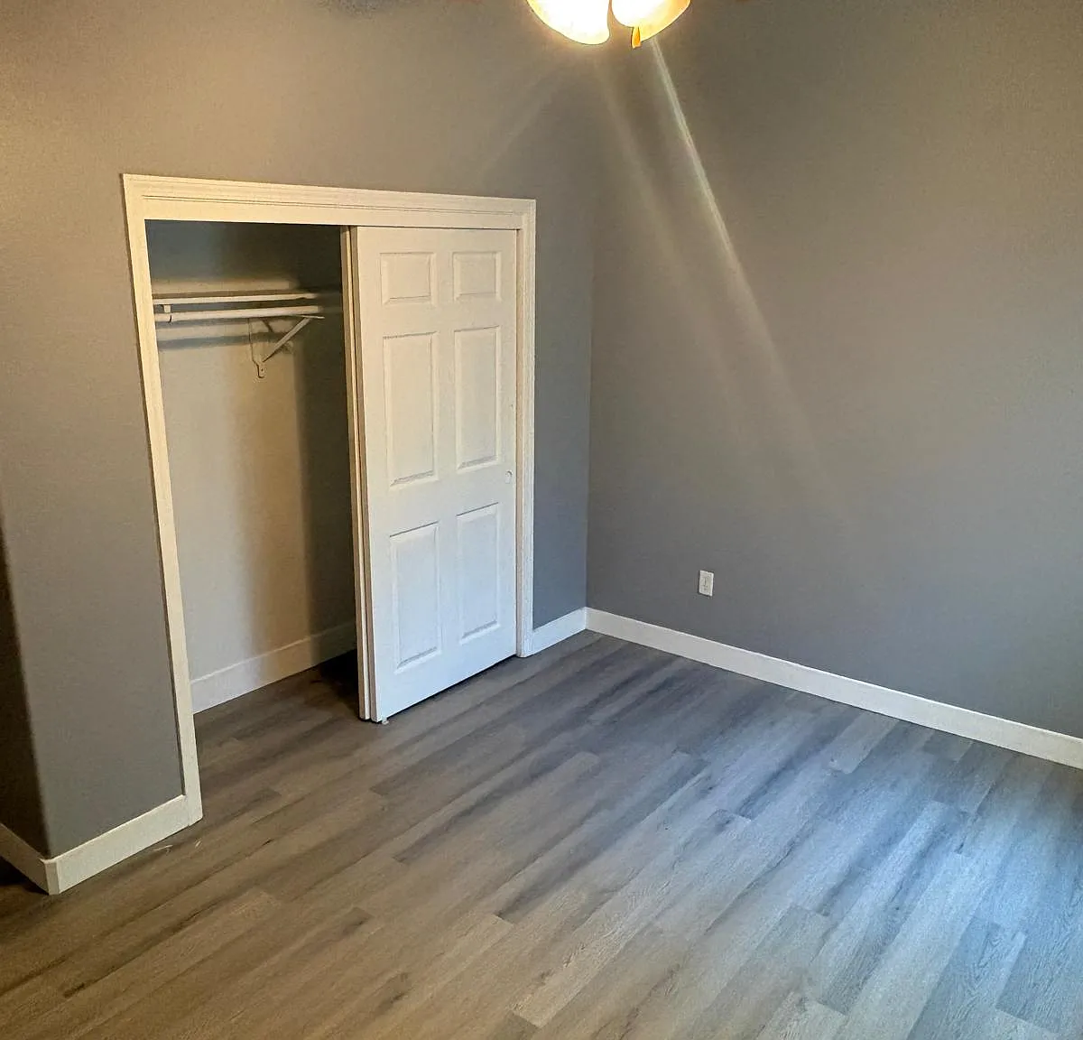 3 bed, 1300 sqft, $1,850 — Photo 1