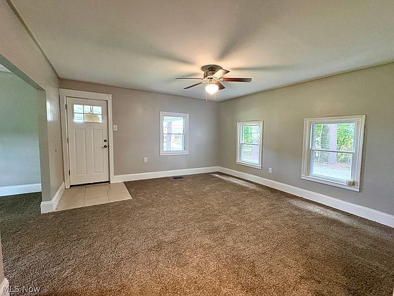 4th image of 115 W Main St