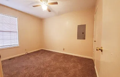 3 bed, 1.5 bath, 1100 sqft, $1,100 — Photo 2