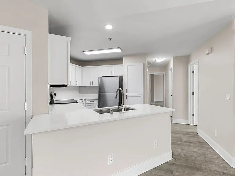 Bradley Park Apartments — Photo 60