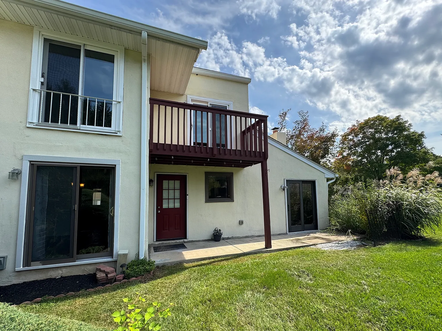 3 bed, 2.5 bath, 2140 sqft, $3,100 — Photo 3