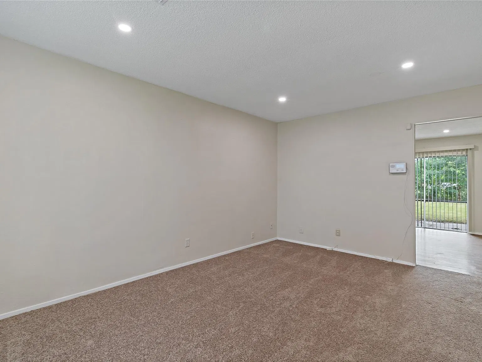 3 bed, 1.5 bath, 1079 sqft, $1,350 — Photo 2