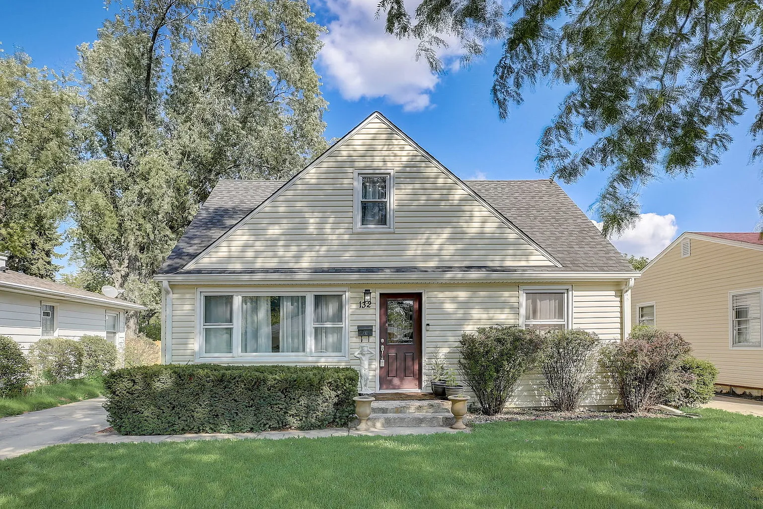 132 Dwight Ave photo 1