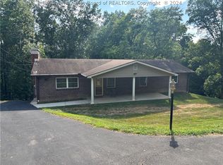 36 Hambrick Rd, Nitro, WV 25143