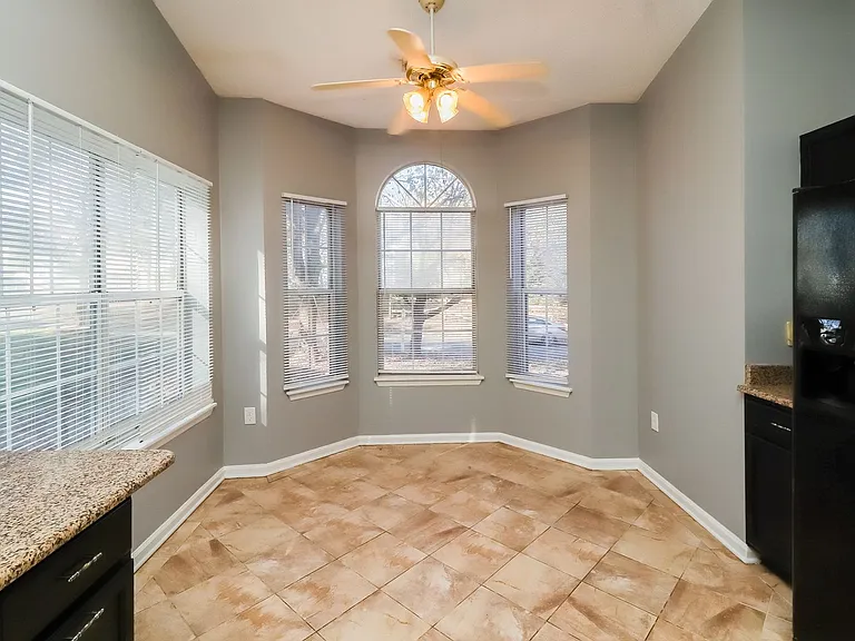 3606 Briarthorne Dr — Photo 4