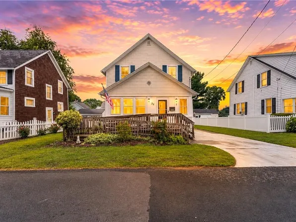 34 Kent Ave, East Providence, RI 02914