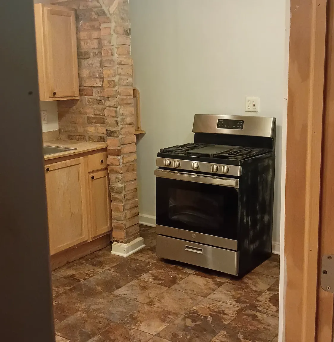 3 bed, 1000 sqft, $1,750 — Photo 3