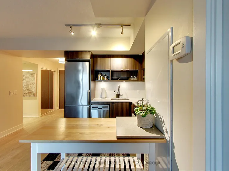 7 Mabelle Ave #1607 — Photo 4