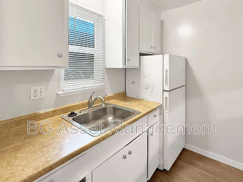 2 bed, 1.0 bath, 900 sqft, $2,395 — Photo 3