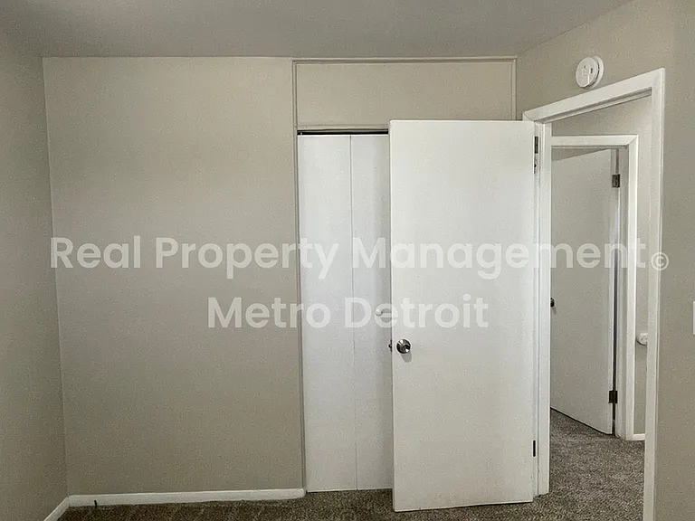 1173 Featherstone Rd — Photo 8