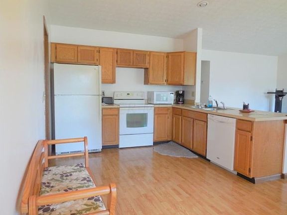 2nd image of 4920 Shady Oak Dr