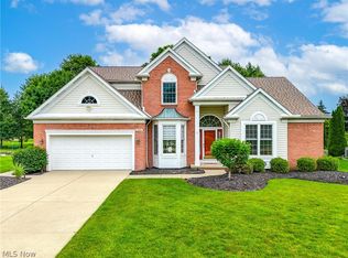 569 Arrowhead Ln, Northfield, OH