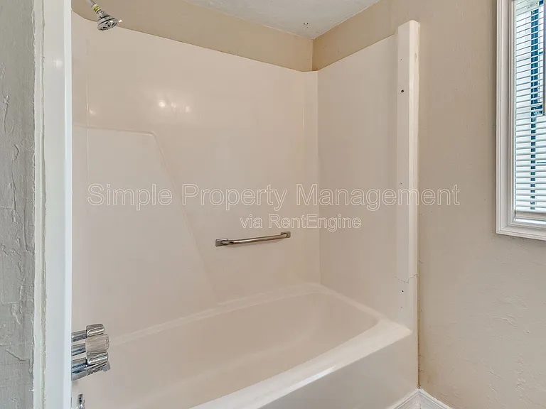 2117 SE 12th St — Photo 13