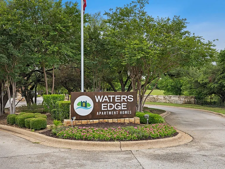 Waters Edge Apartments in Georgetown, TX