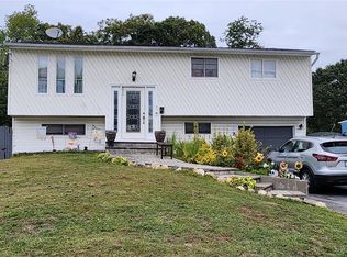 21 Deville Dr, Selden, NY 11784