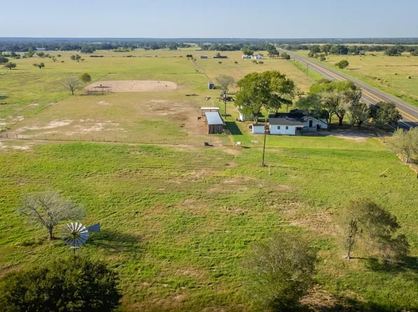 3971 Us Highway 77 S, Hallettsville, TX 77964