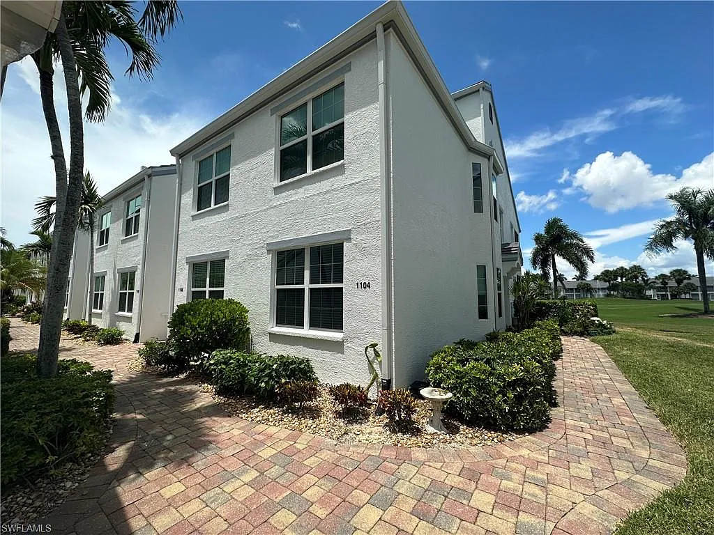 2 bed, 2.0 bath, 1478 sqft, $6,500 — Photo 4