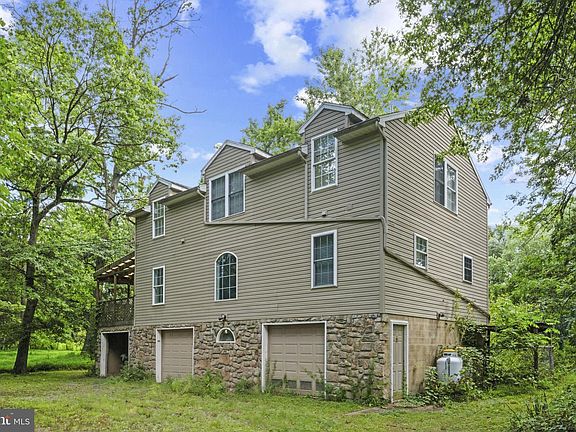 2nd image of 198 Valley Rd
