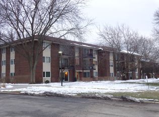 5S066 Pebblewood Ln APT A6, Naperville, IL 60563