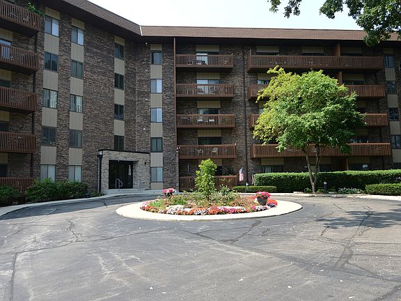 3rd image of 120 Lakeview Dr APT 203