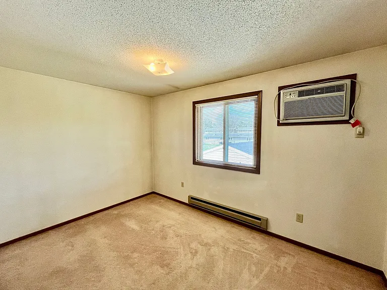 604 Hollywood Dr — Photo 6