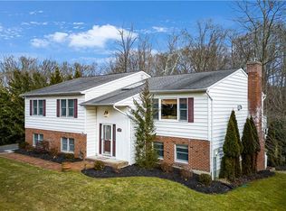 60 Dahlia Dr, Mahopac, NY 10541