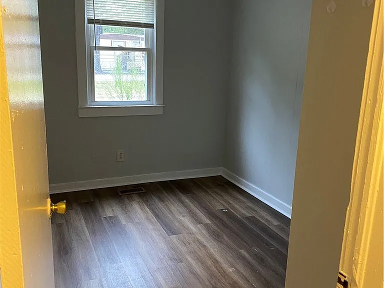 1146 Parker St — Photo 5