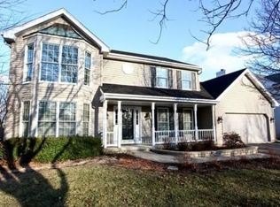 385 Colonial Cir, Geneva, IL 60134