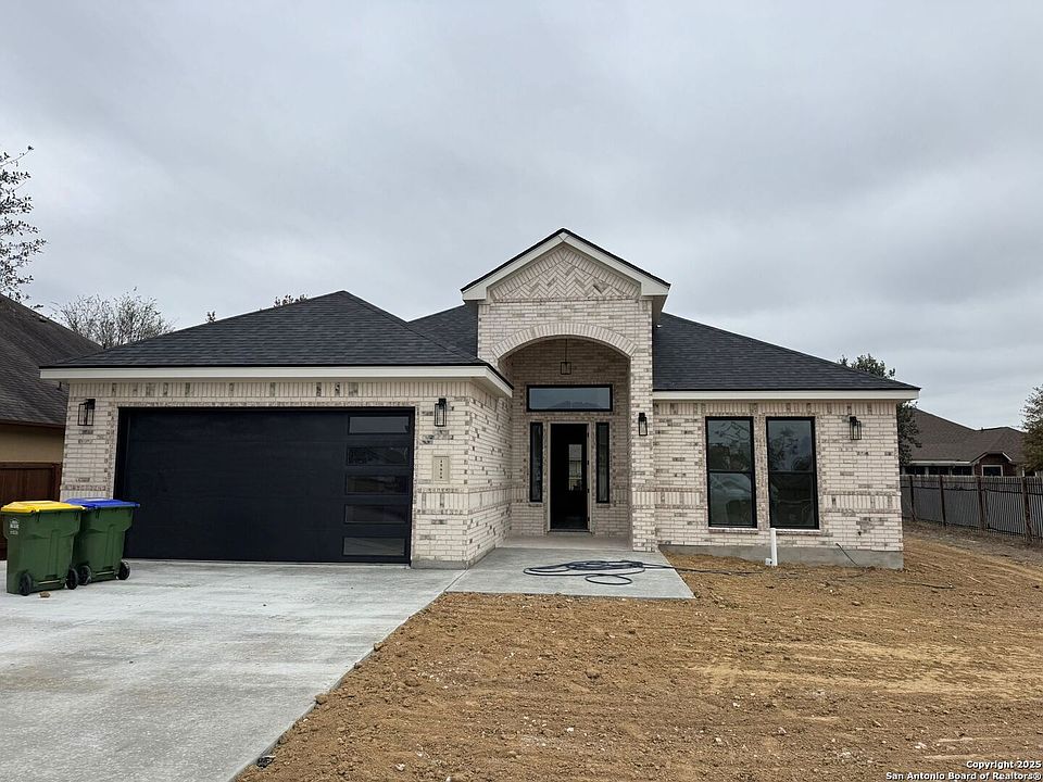 1st image of 15619 Echo Ln